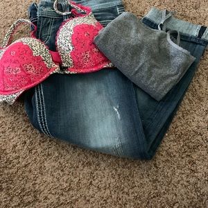 BKE Stella distressed crop pants .. sz 28